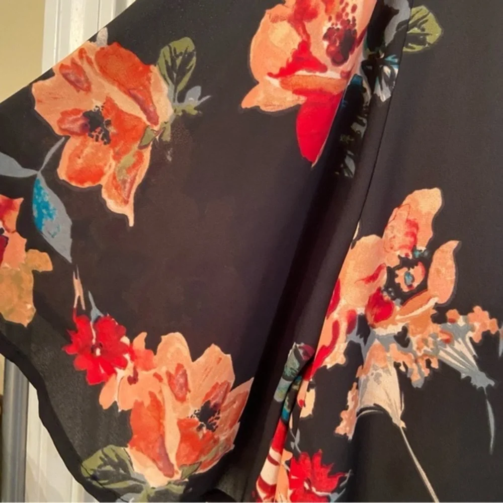 Everly Floral Bell Sleeve‎ Shift Dress Size M